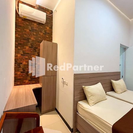 Griya Borobudur Malang Syariah Redpartner Blimbing  Exterior photo